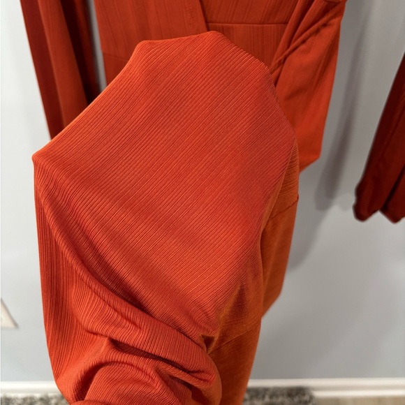 NWT Freeway Elegant Rust Orange Wrap Dress Size Large Boho Deep V Neck - Picture 8 of 8